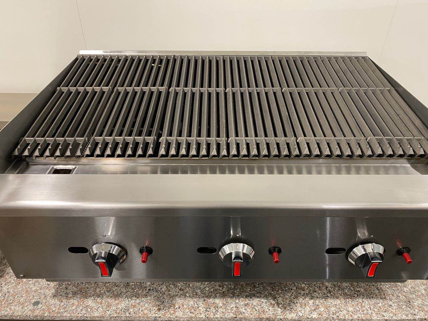 Professional Charcoal Grill 90cm 3 burners 21kW lava rock grill NG